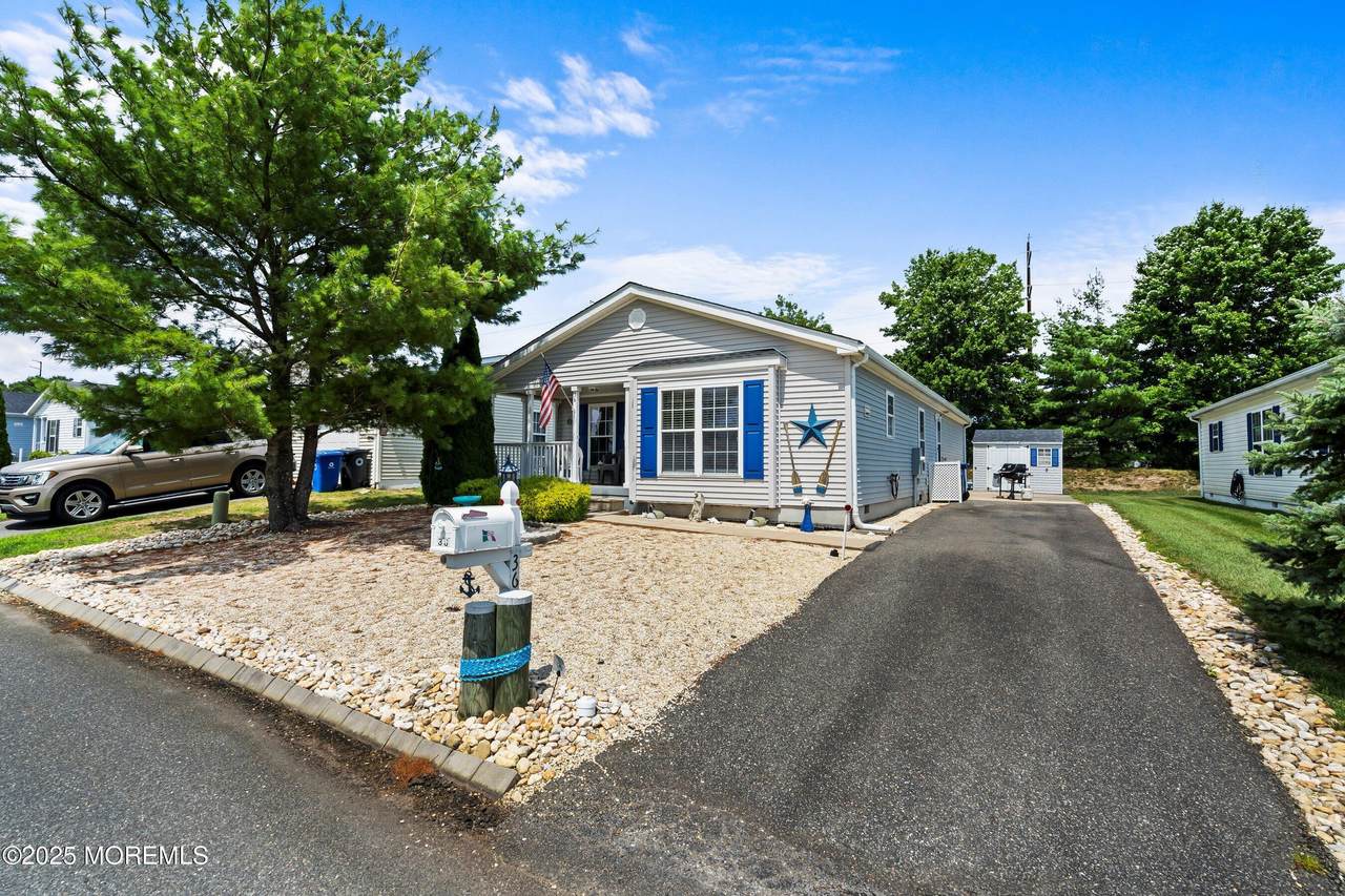 36 Fort Lee Drive - Photo 1