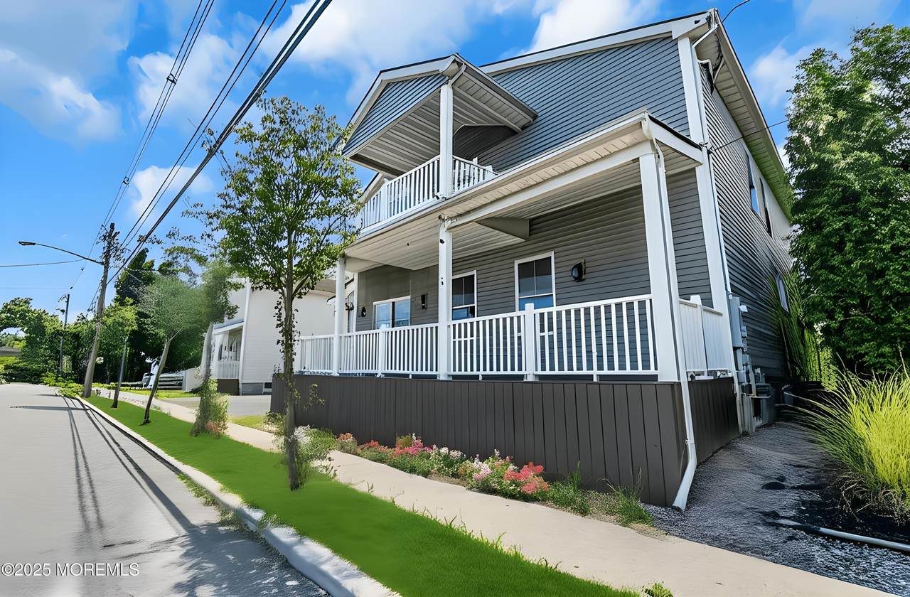 325 Hawthorne Avenue - Photo 1