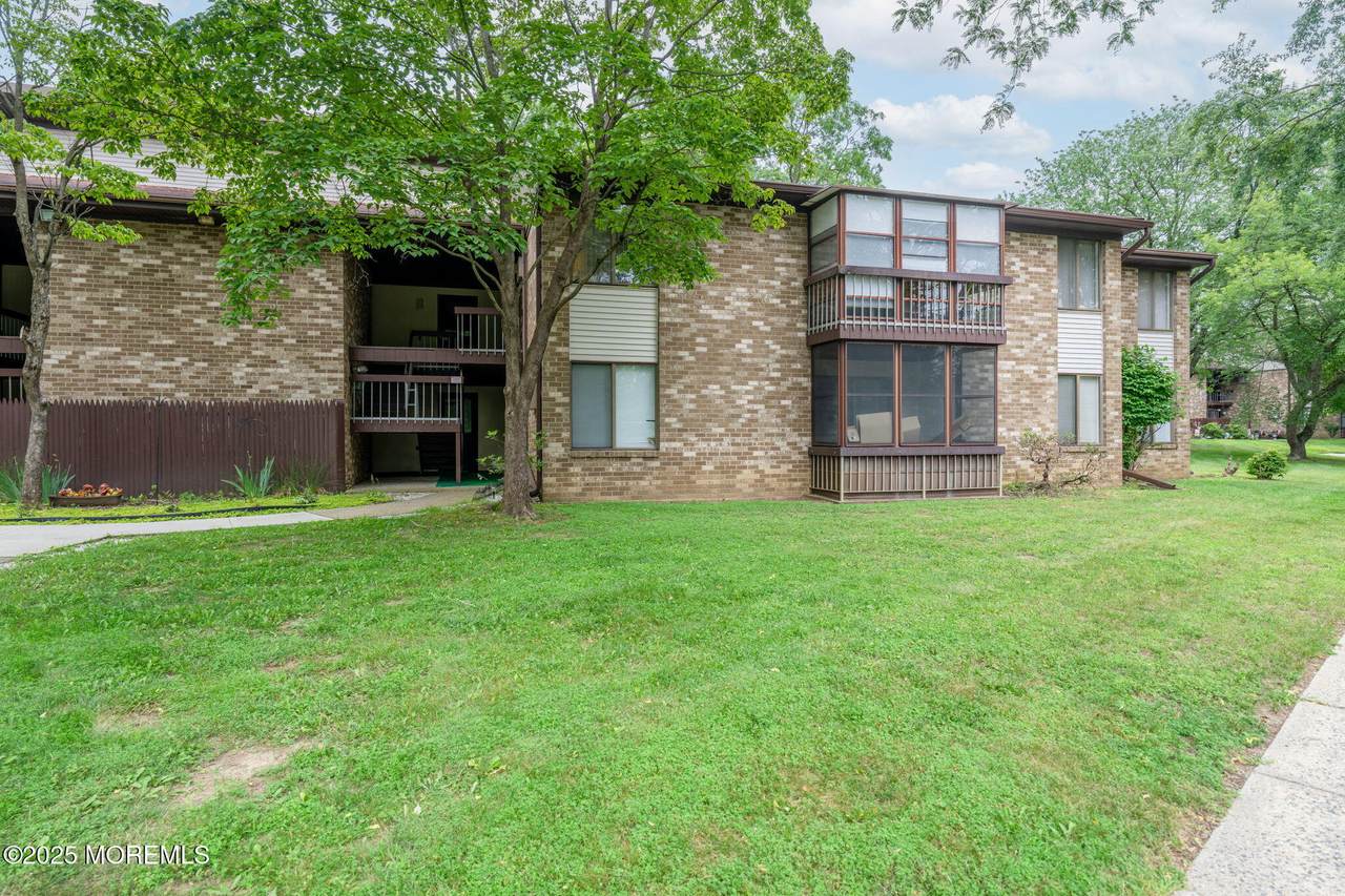 178 Amberly Drive - Photo 1