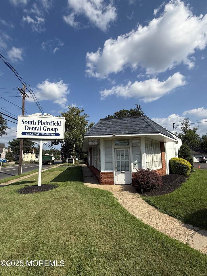 2412 Plainfield Avenue - Photo 1