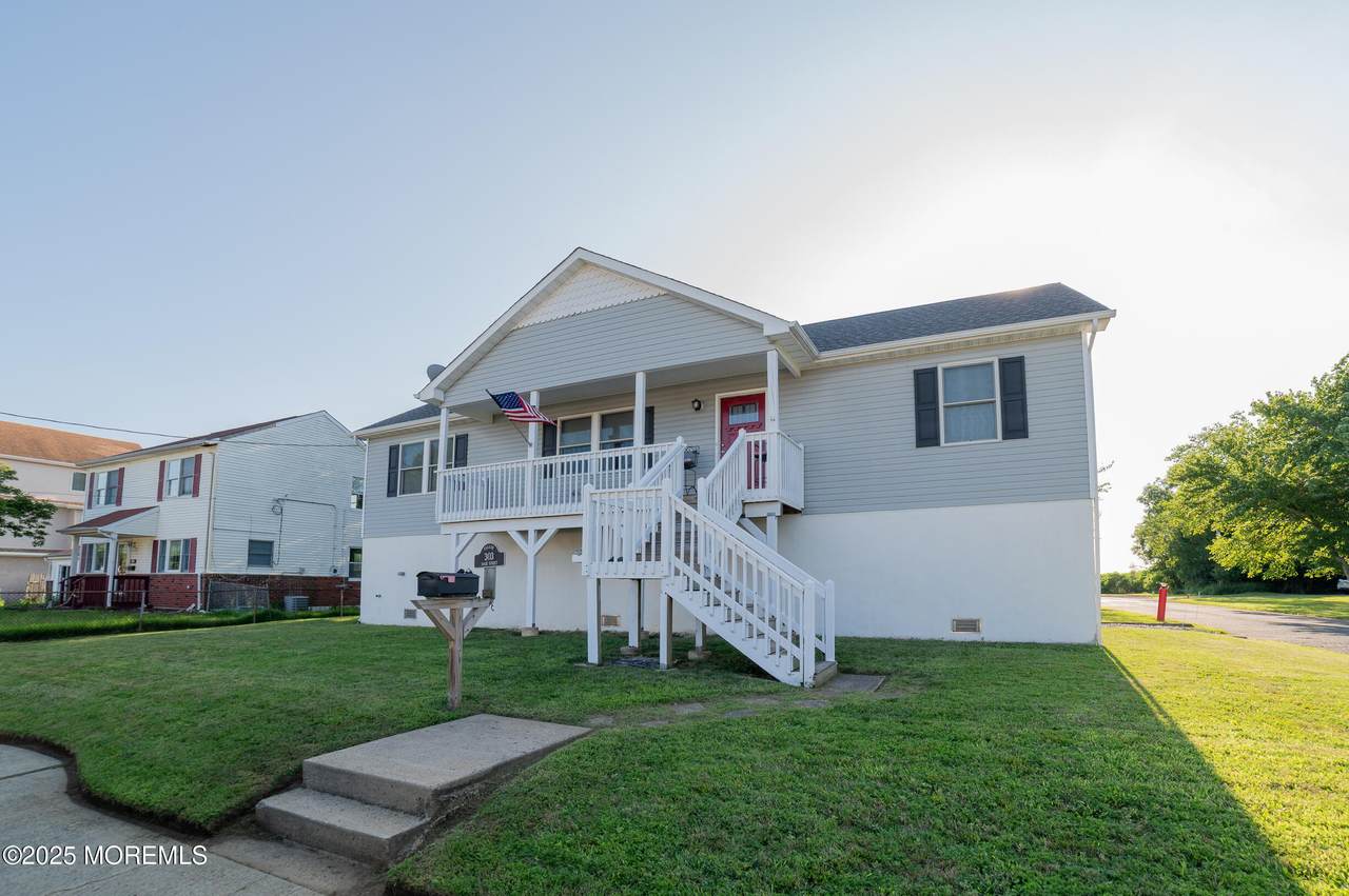 303 Dock Street - Photo 1
