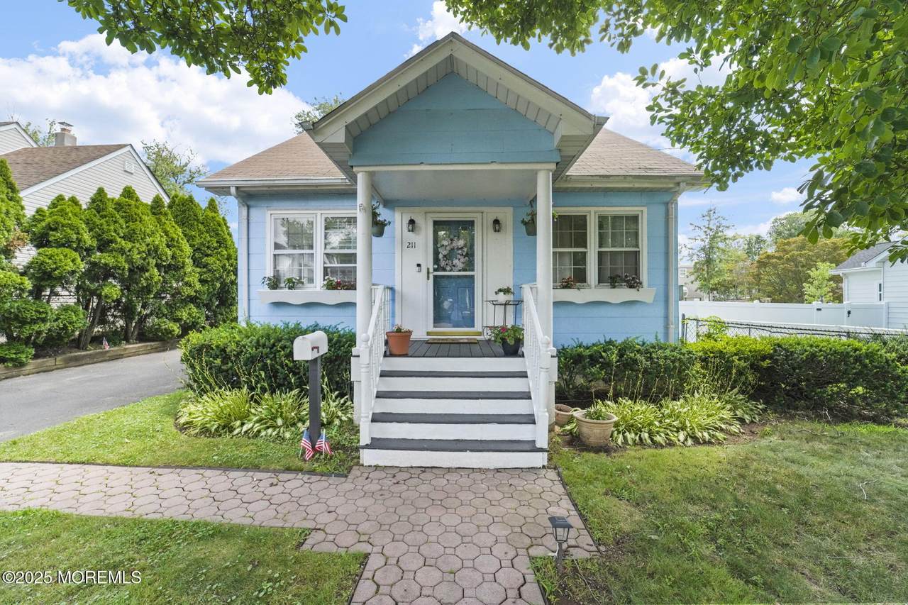 211 Howard Avenue - Photo 1