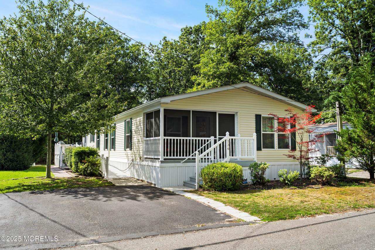 136 Chestnut Drive - Photo 1