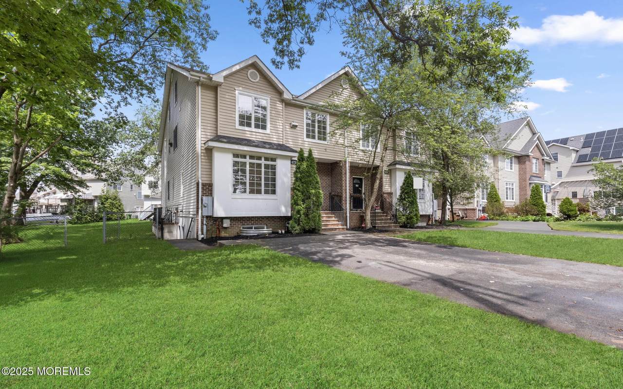 472 Somerset Avenue - Photo 1