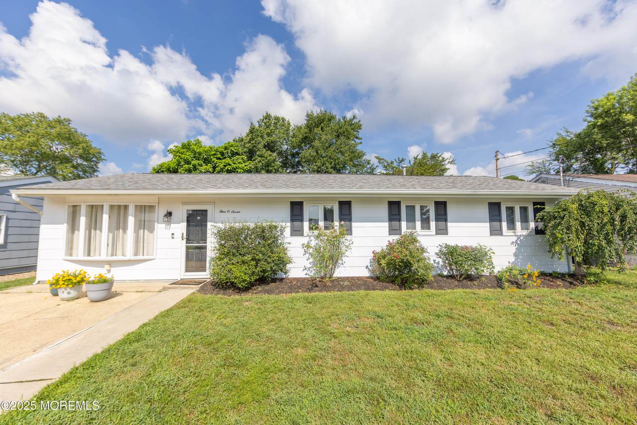 107 6th Street - Photo 1