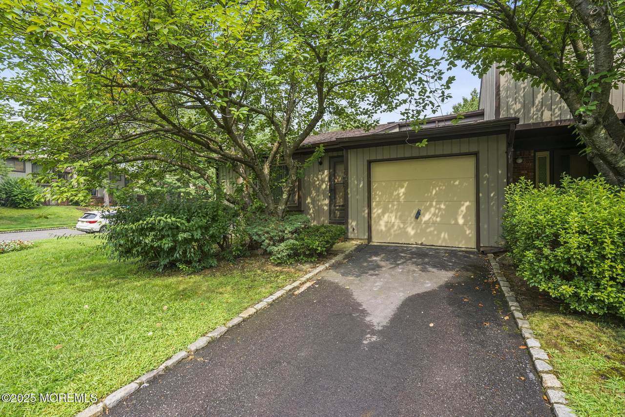 65 Laurie Court - Photo 1