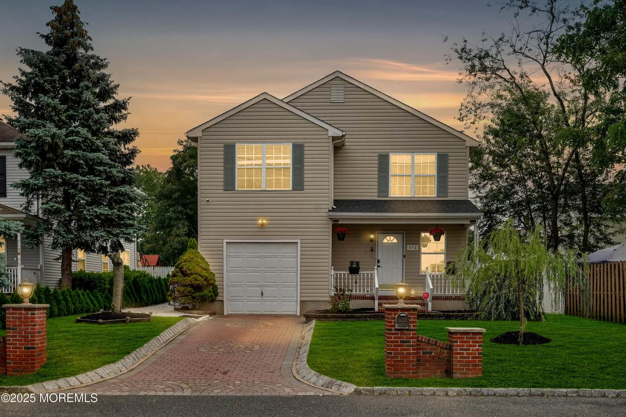 572 Jay Street - Photo 1