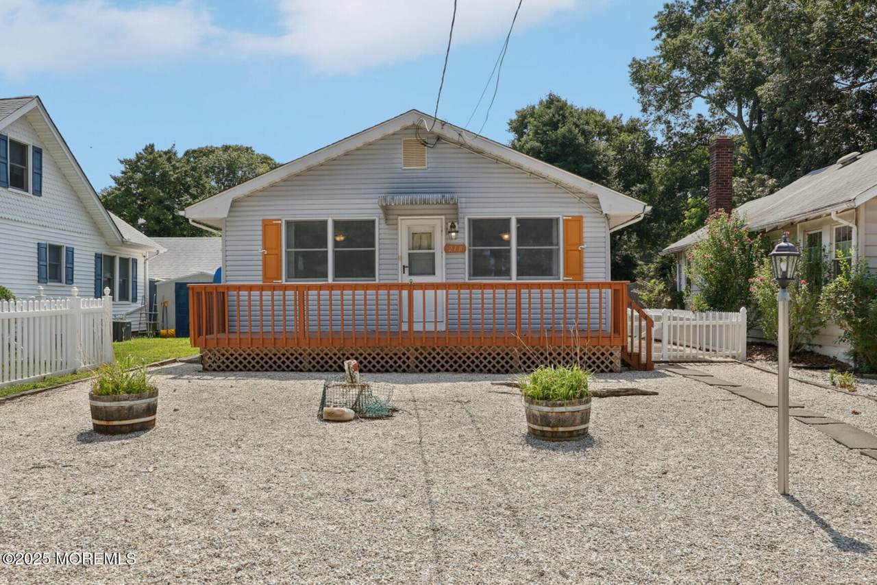 218 Swan Boulevard - Photo 1