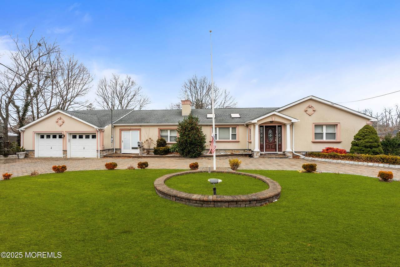 521 Cedar Avenue - Photo 1