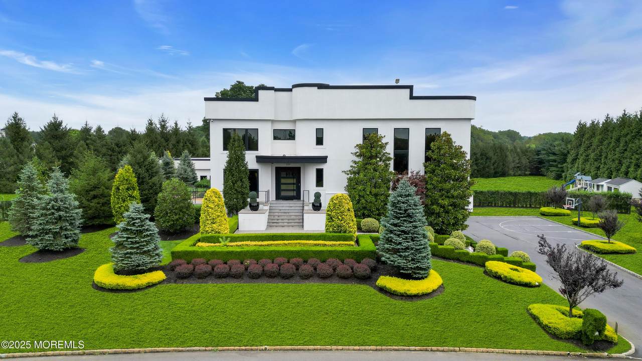 220 Peacock Lane - Photo 1