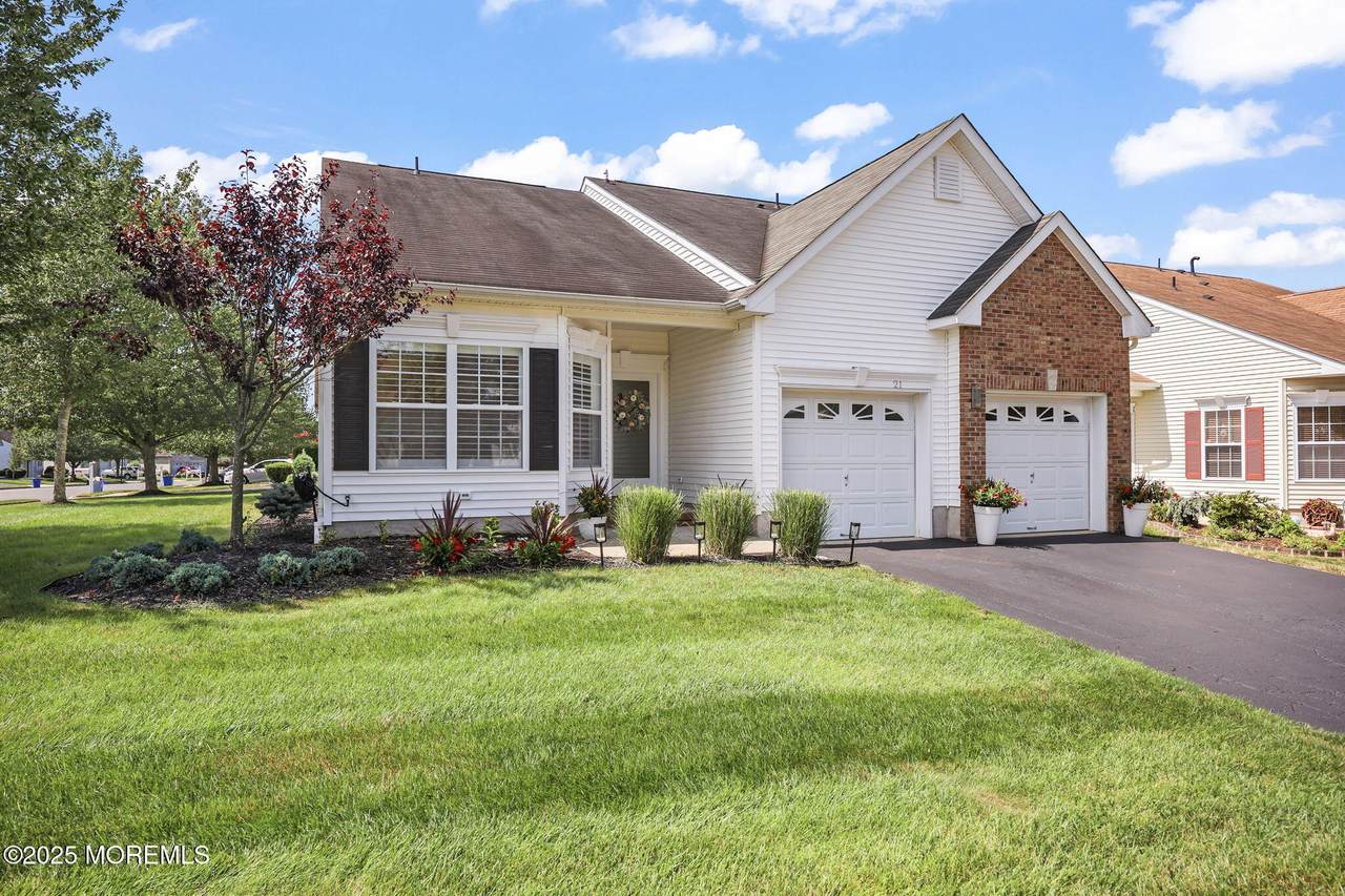 21 Silver Maple Lane - Photo 1