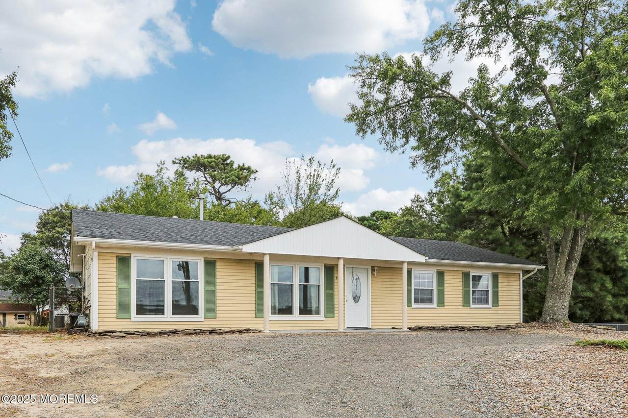 406 Sycamore Drive - Photo 1