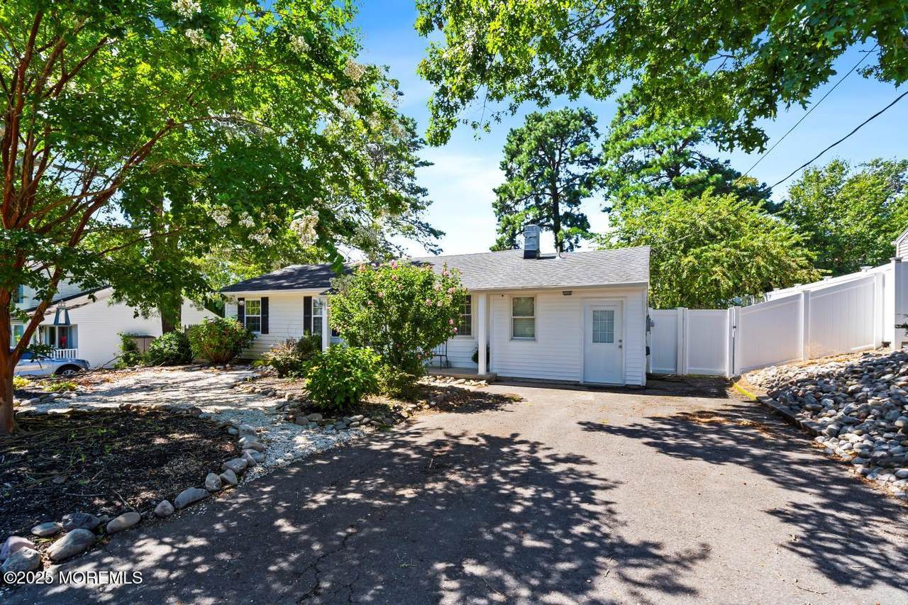 248 Matey Avenue - Photo 1