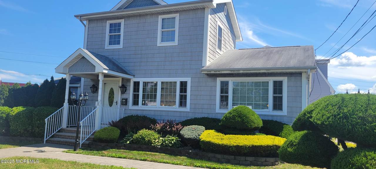 314 Maple Place - Photo 1