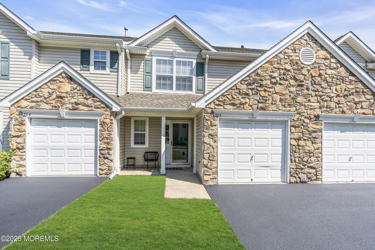 305 Carnation Drive - Photo 1