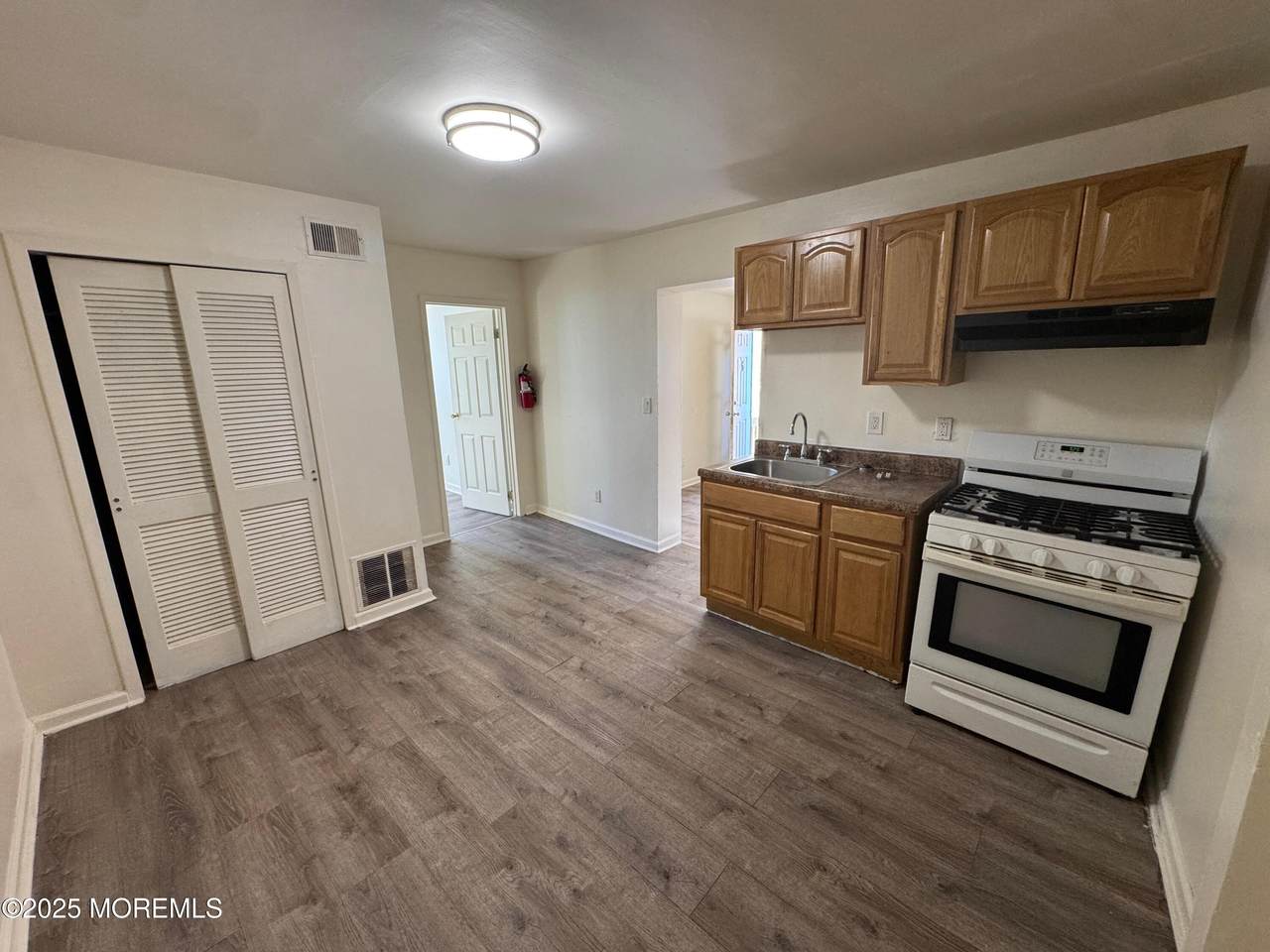 724 Cortlandt Street - Photo 1