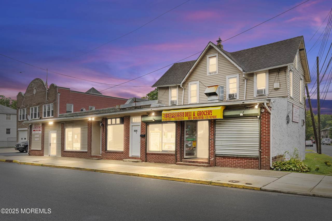 1528 Monroe Avenue - Photo 1