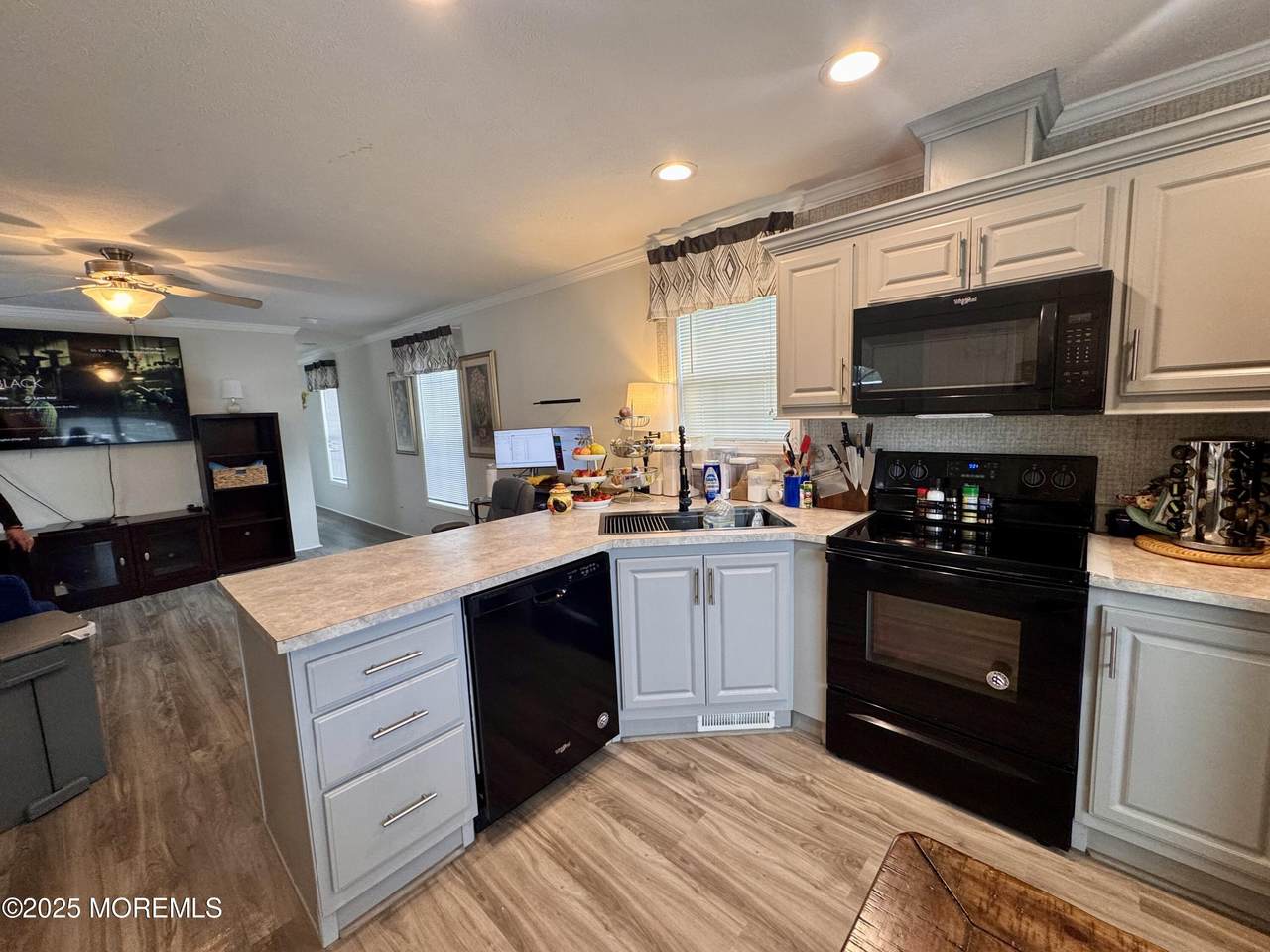 37 Raccoon Avenue - Photo 1