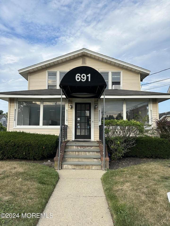 691 Broad Street - Photo 1