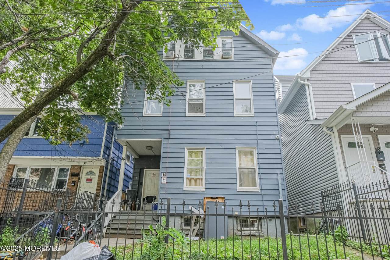 16 Alexander Street - Photo 1