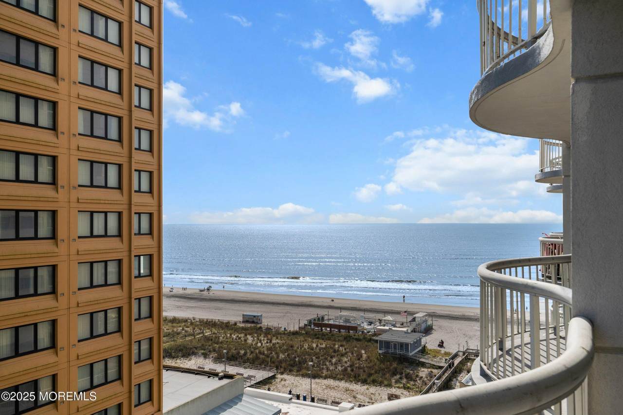 3101 Boardwalk - Photo 1
