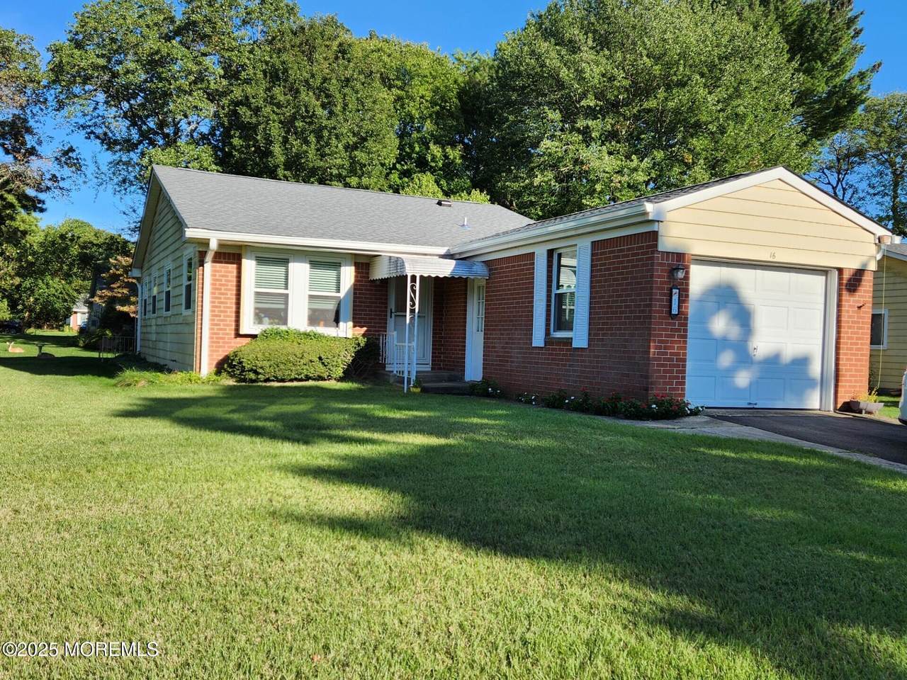 16 Hudson Parkway - Photo 1