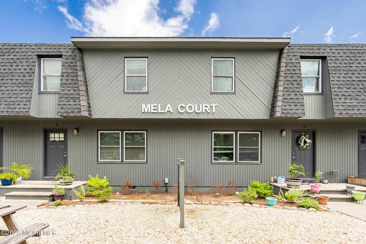 75 Grand Central Avenue - Photo 1