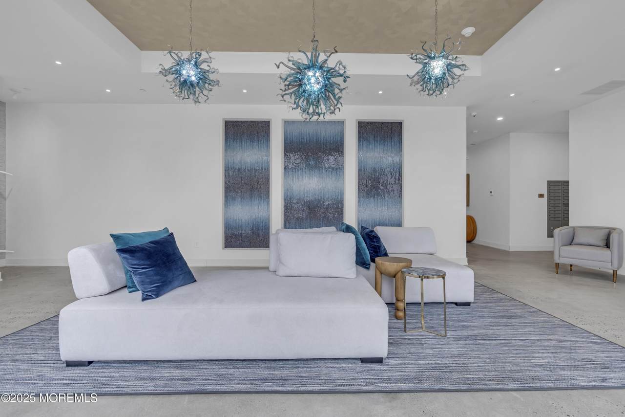 19 Carr Avenue - Photo 1