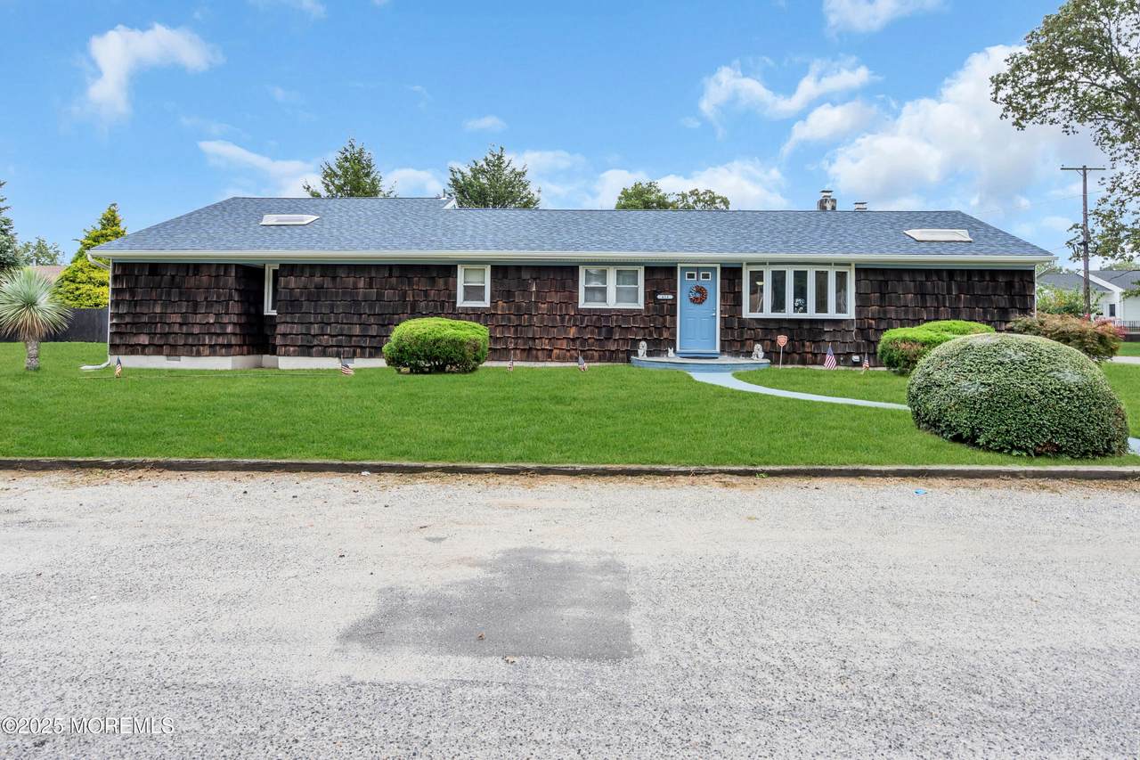 453 Leeward Avenue - Photo 1