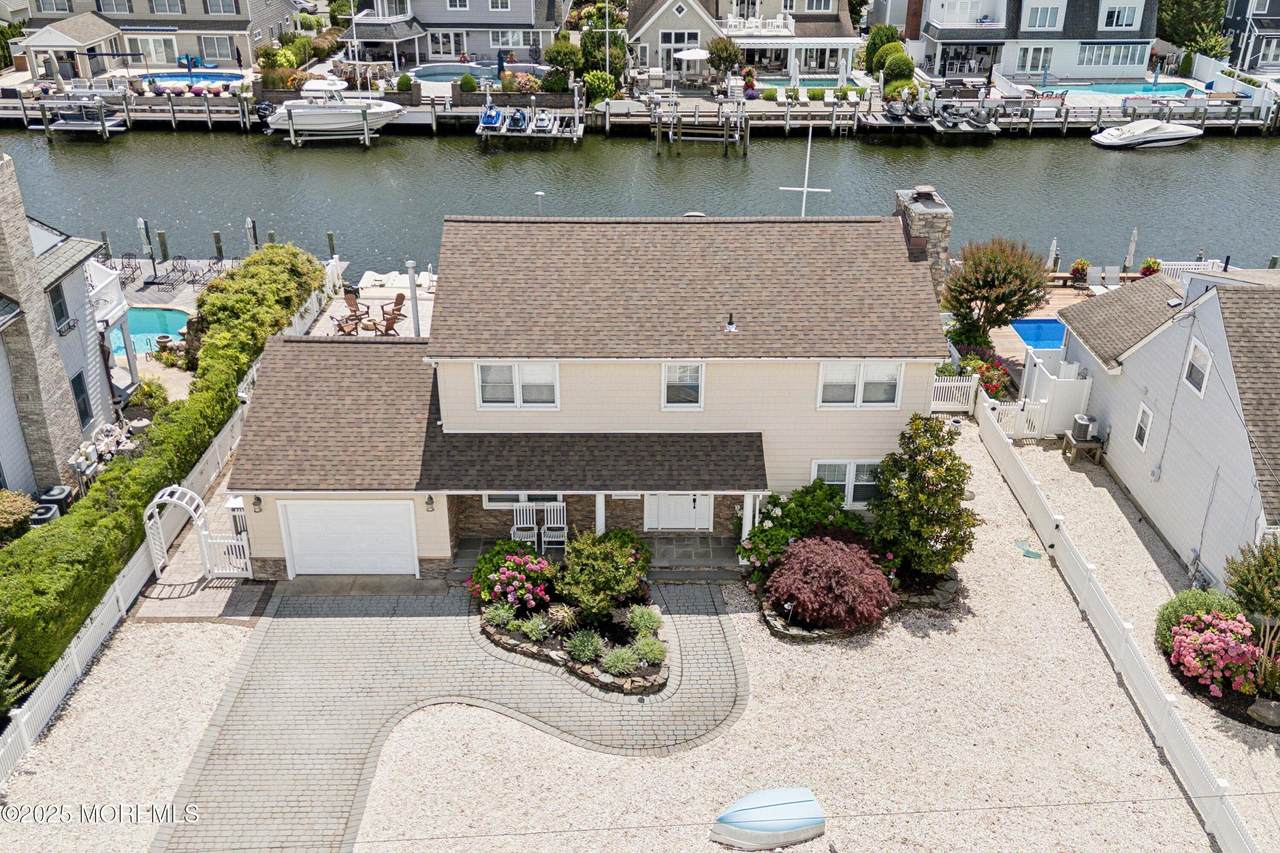 242 Curtis Point Drive - Photo 1