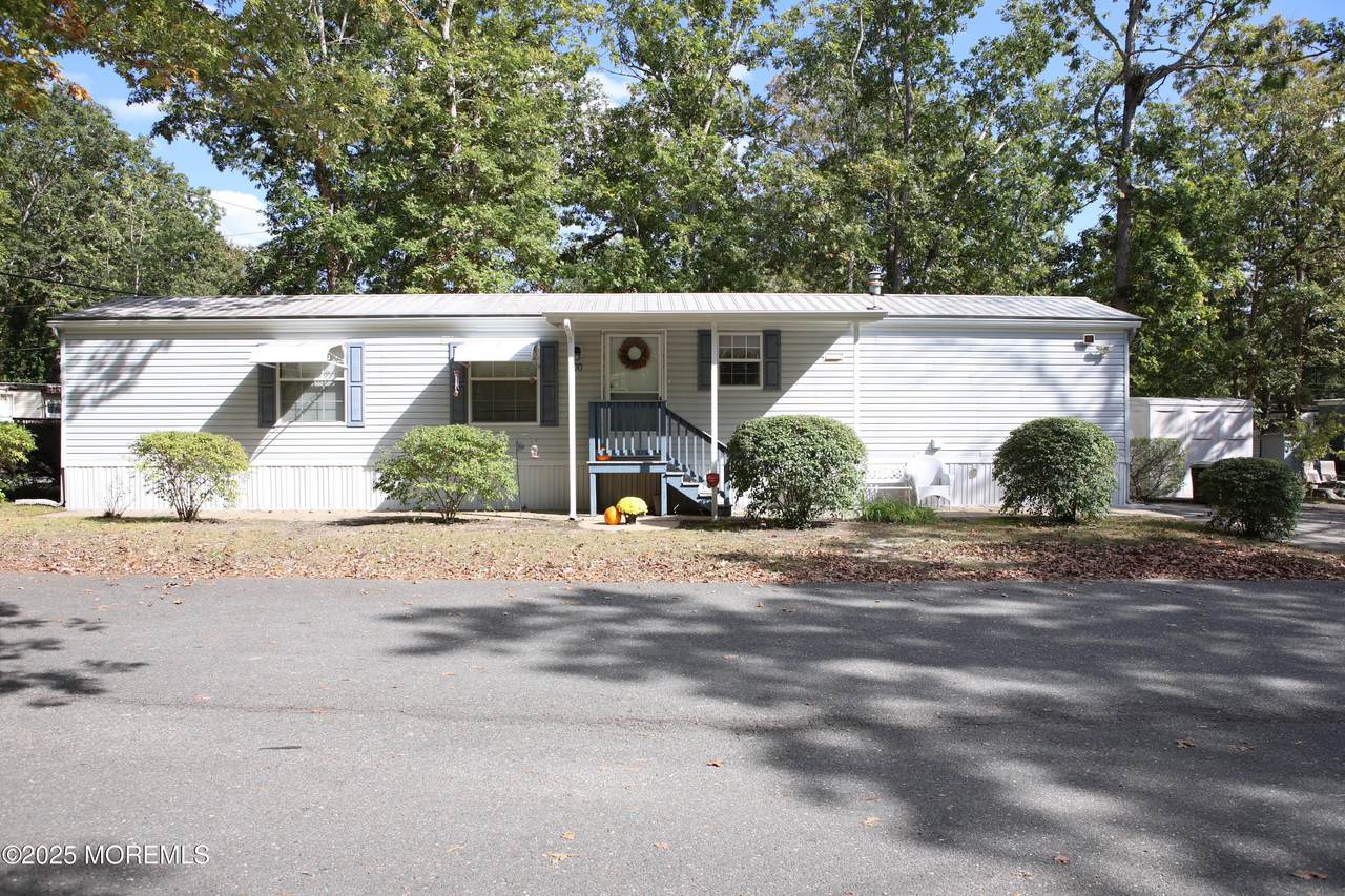 100 Cypress Lane - Photo 1