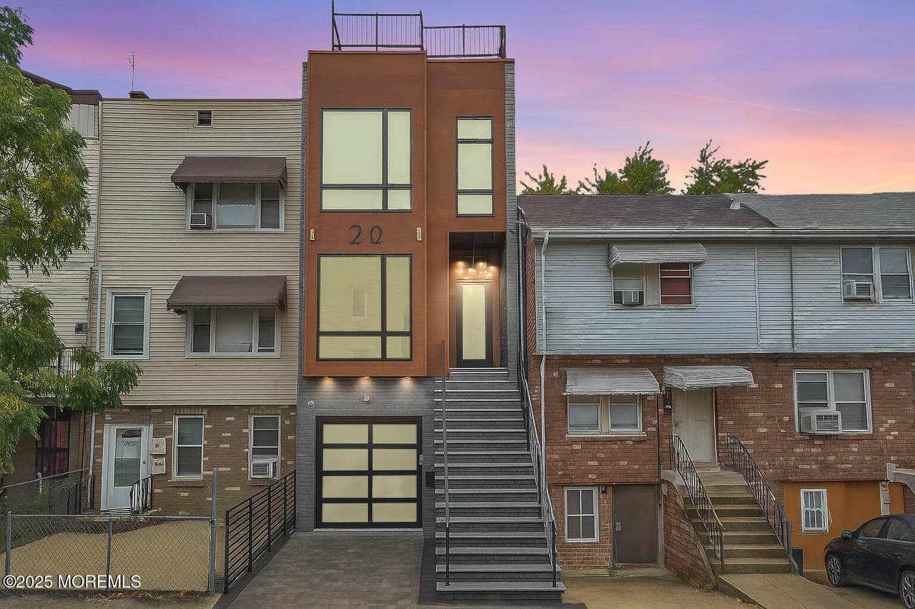 20 Van Nostrand Avenue - Photo 1