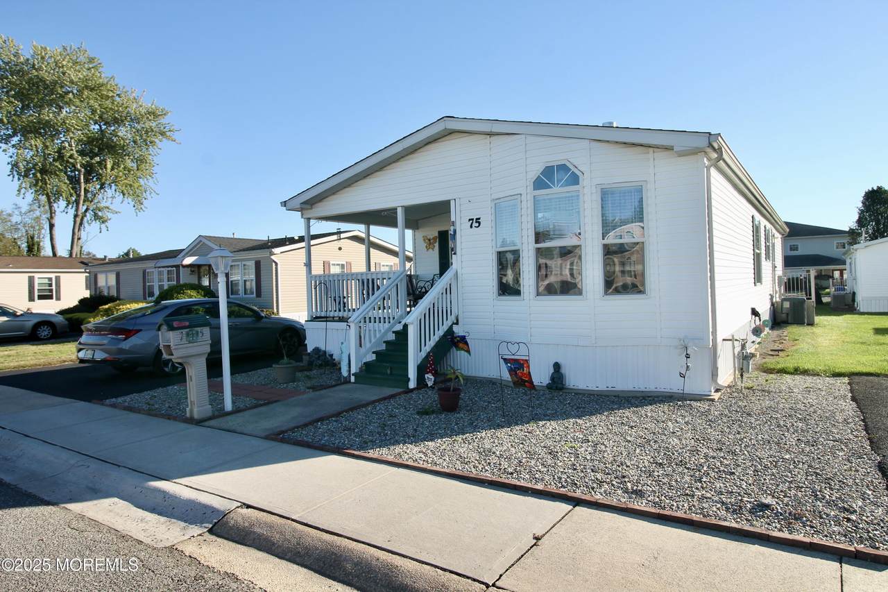 75 Robin Place - Photo 1