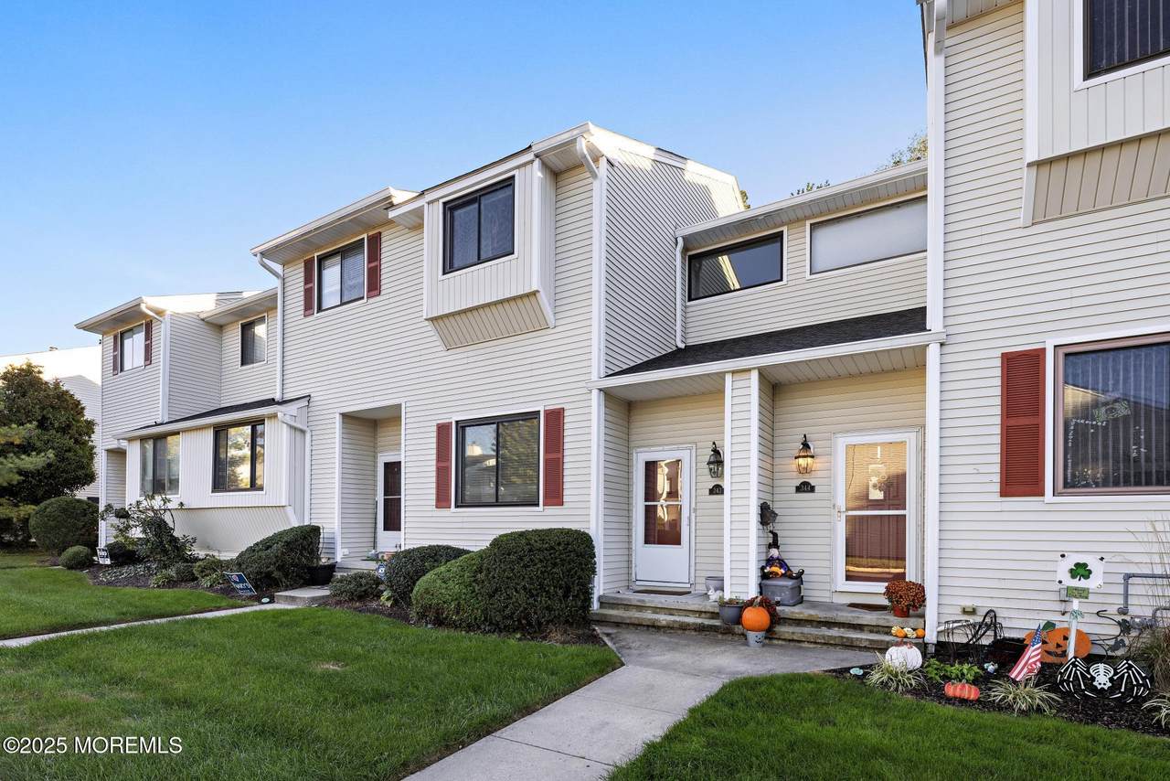 343 Middlewood Road - Photo 1