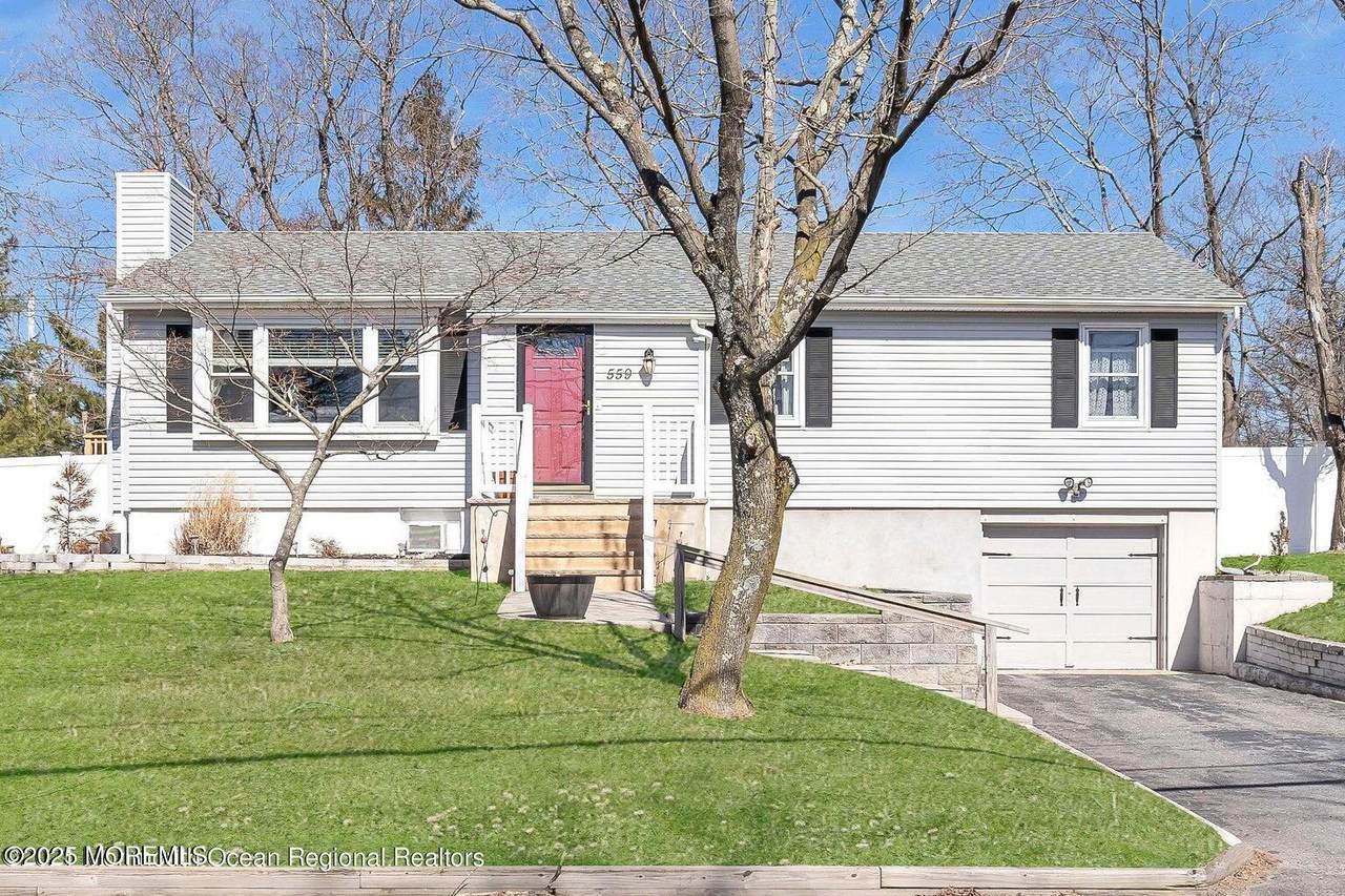 559 Dow Avenue - Photo 1