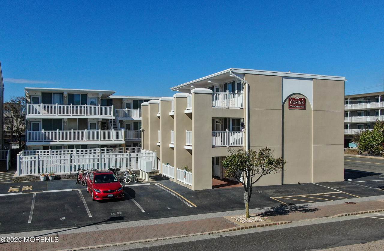 1515 Boulevard - Photo 1