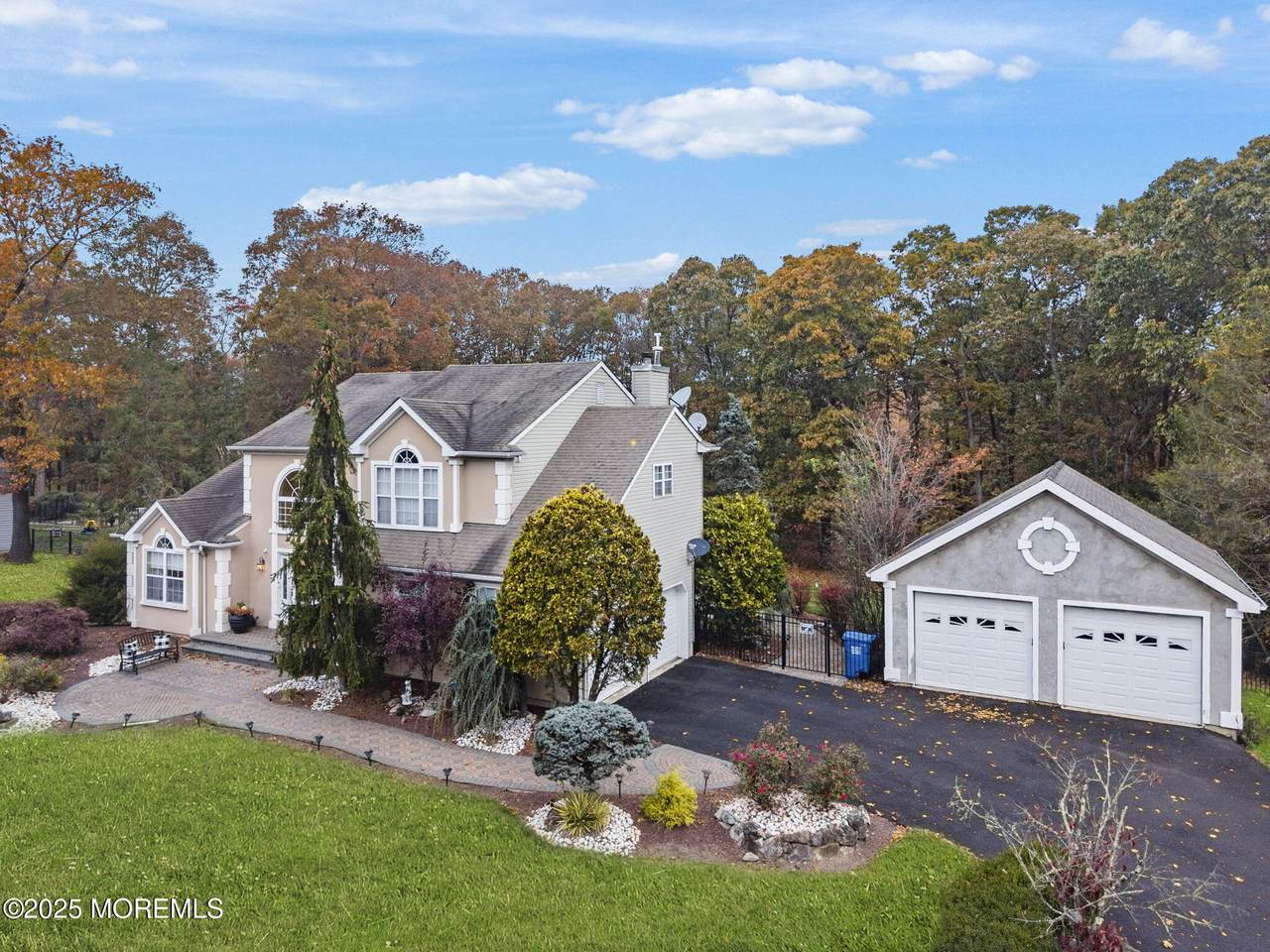 378 Sapphire Drive - Photo 1