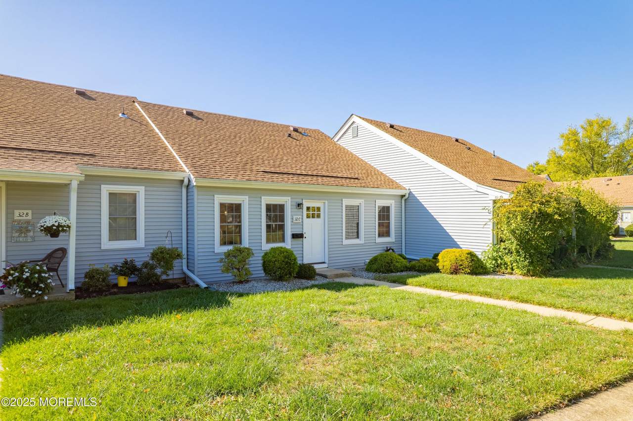 32 Plaza De Las Lobos - Photo 1