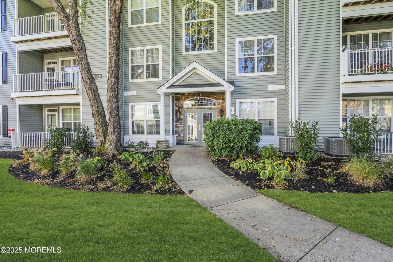 394 Saint Andrews Place - Photo 1