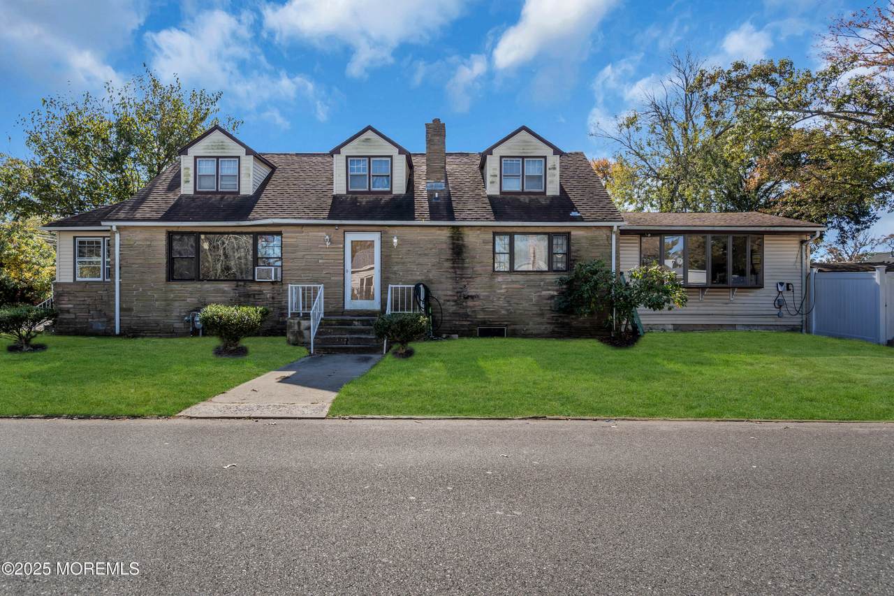 100 Fischer Boulevard - Photo 1