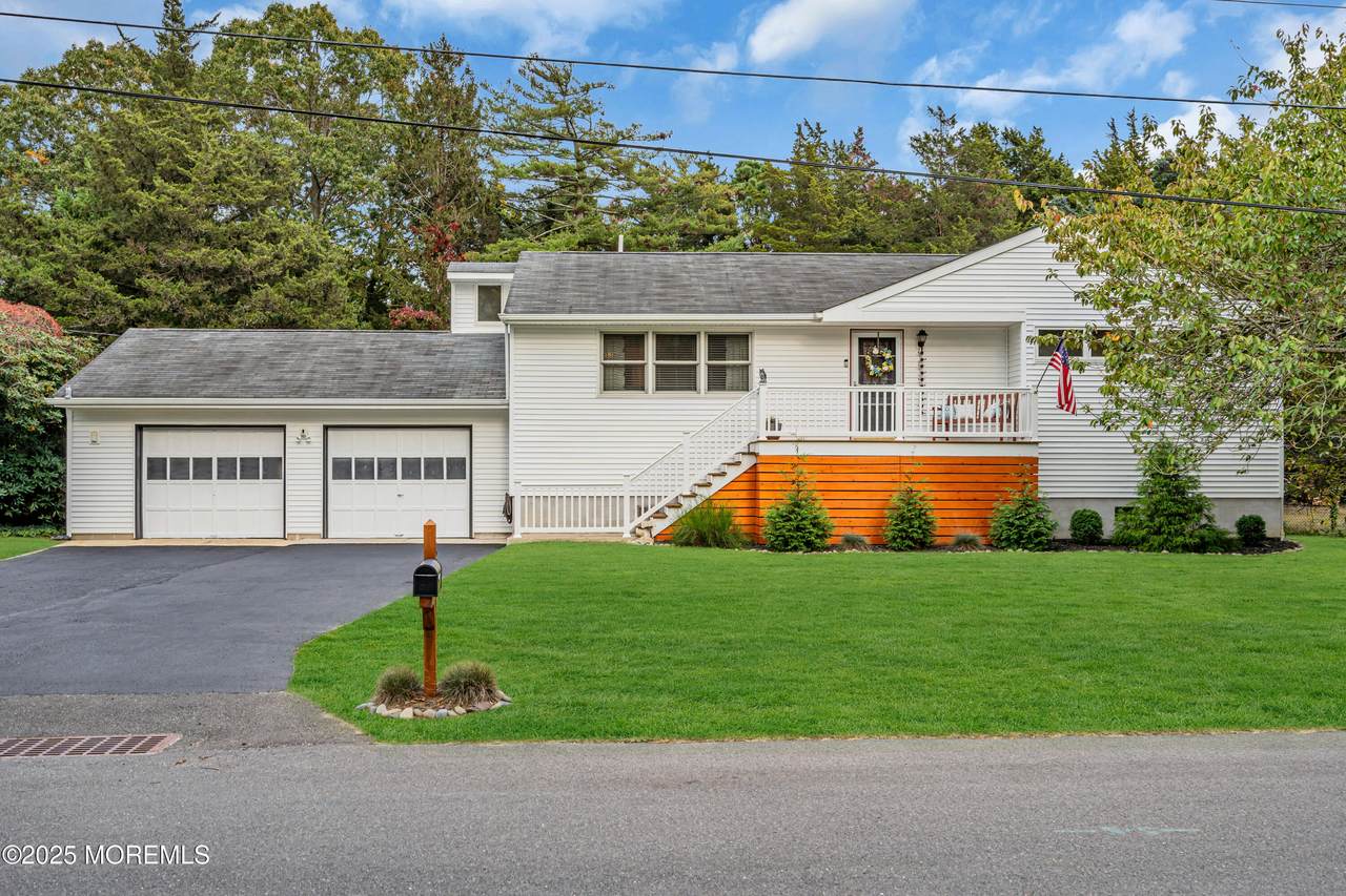 47 Pinehurst Drive - Photo 1