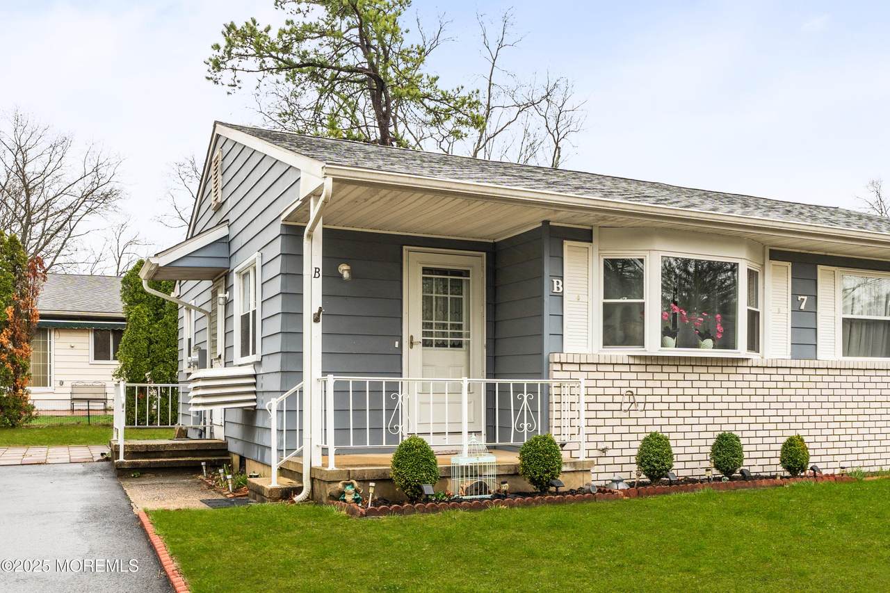 7 Virgina Drive - Photo 1