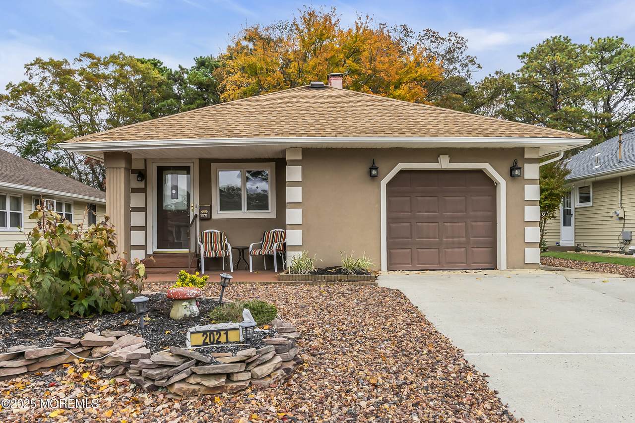 2021 Mount Carmel Boulevard - Photo 1