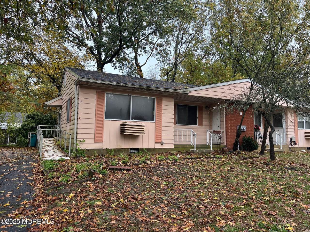 11 Hawaii Way - Photo 1