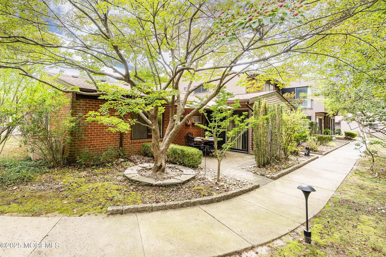 19 Manchester Court - Photo 1