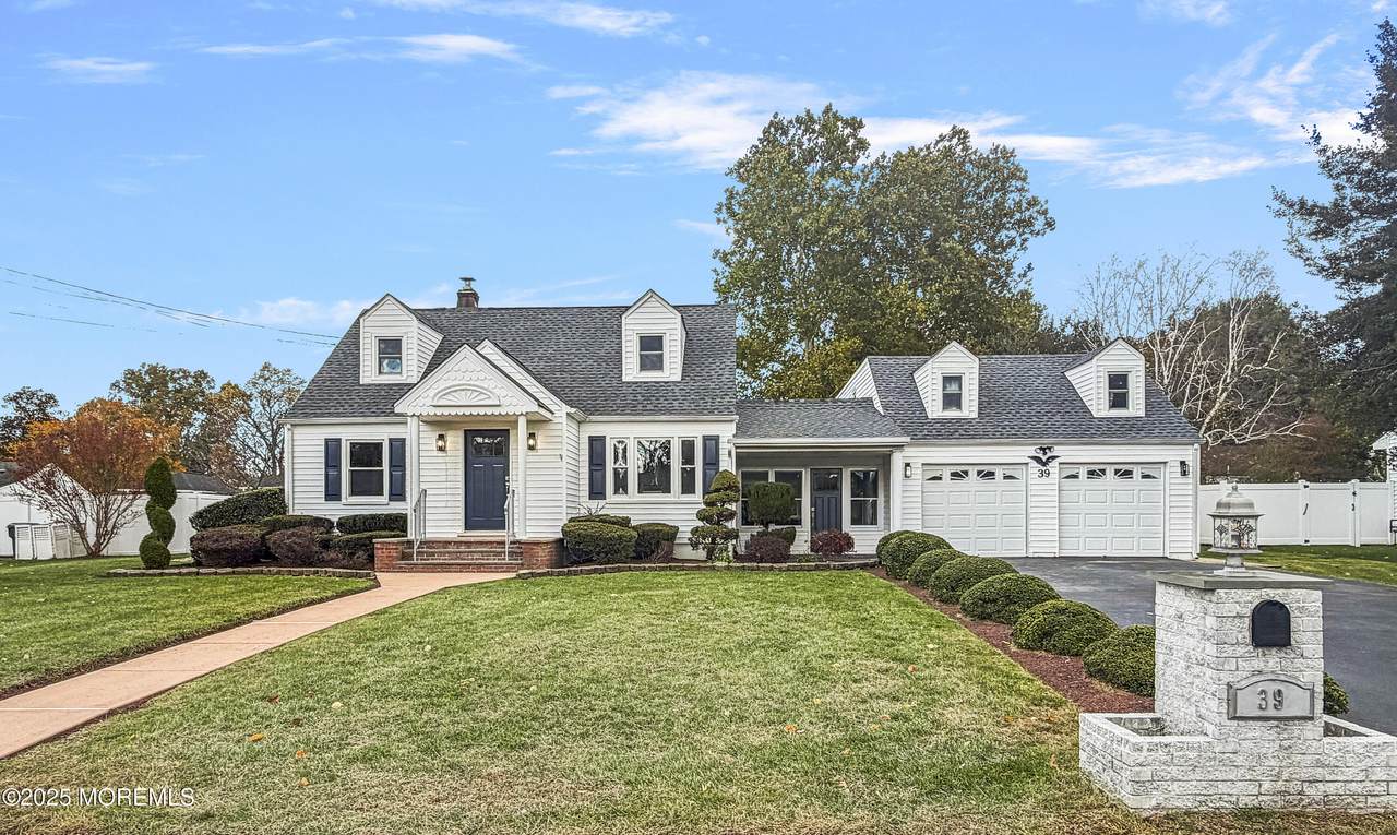 39 Pine Avenue - Photo 1