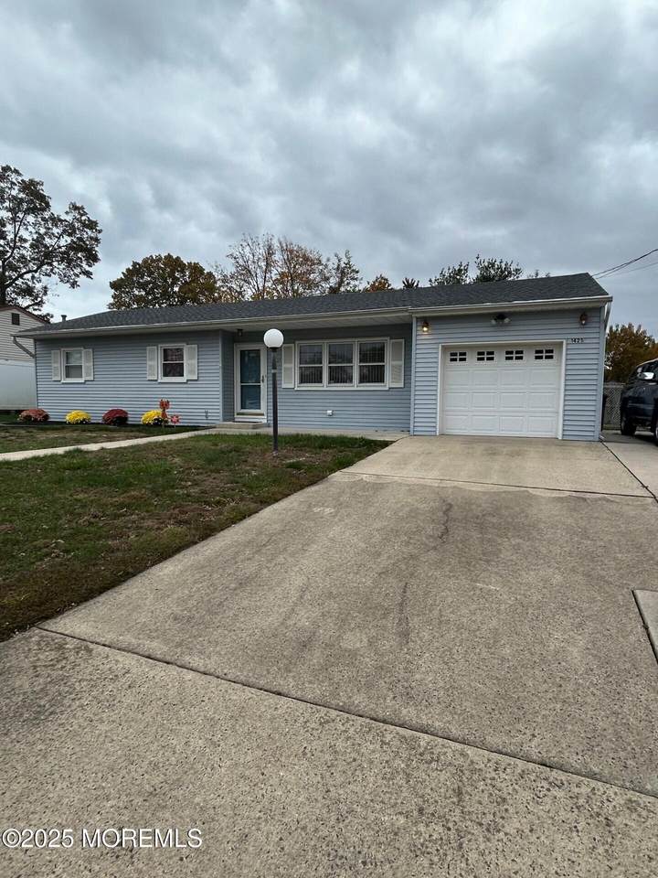 1425 Nevada Drive - Photo 1