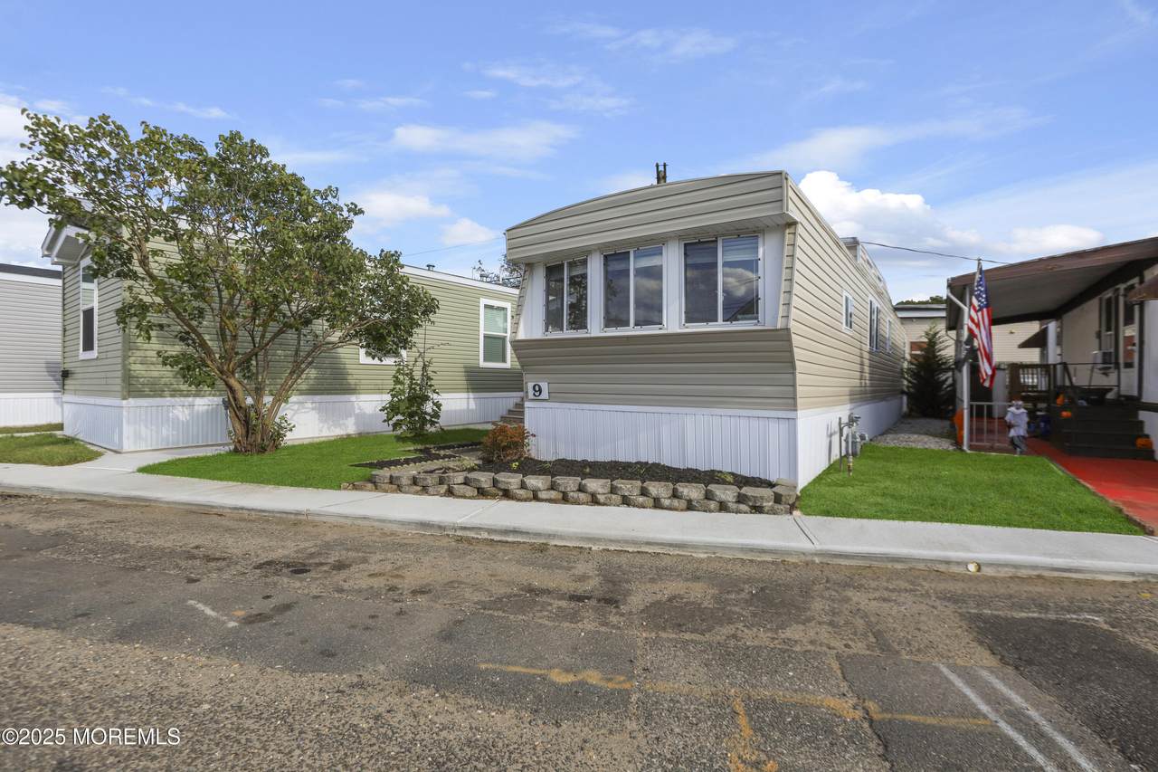 9 Avenue A - Photo 1