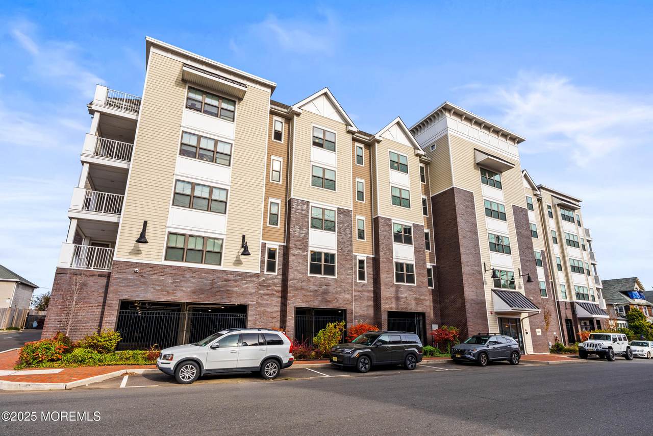 165 Pavilion Avenue - Photo 1