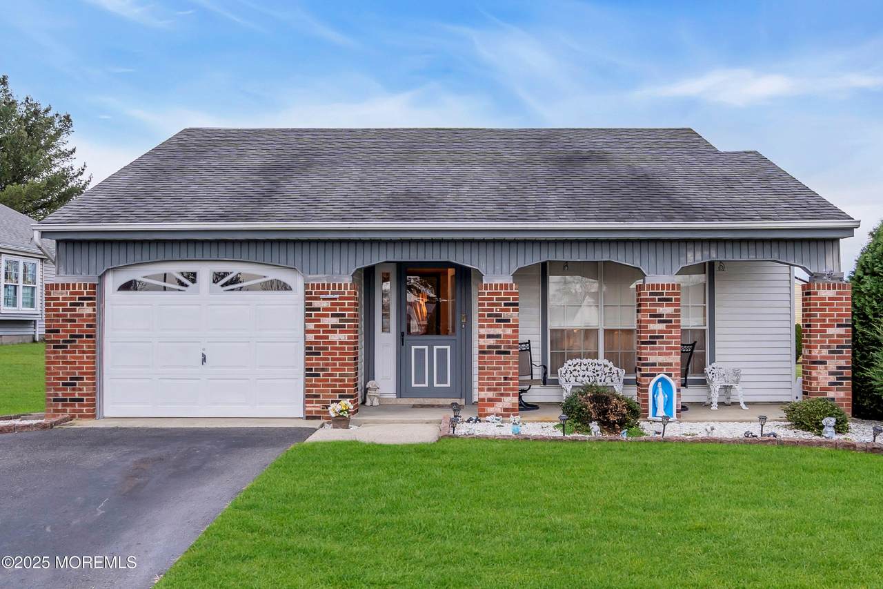 139 Buckingham Drive - Photo 1